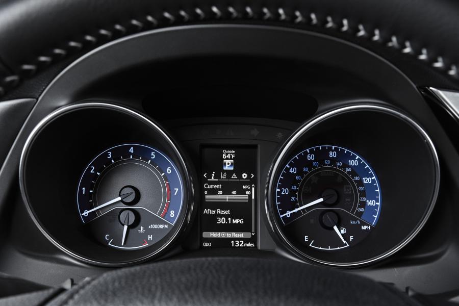 Панель приборов Toyota Corolla iM 2016 года  (NA) (фото 4 из 30)